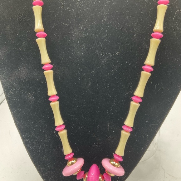 “MCM PINK BEADED VINTAGE NECKLACE” Costume Jewelry. - Picture 3 of 13